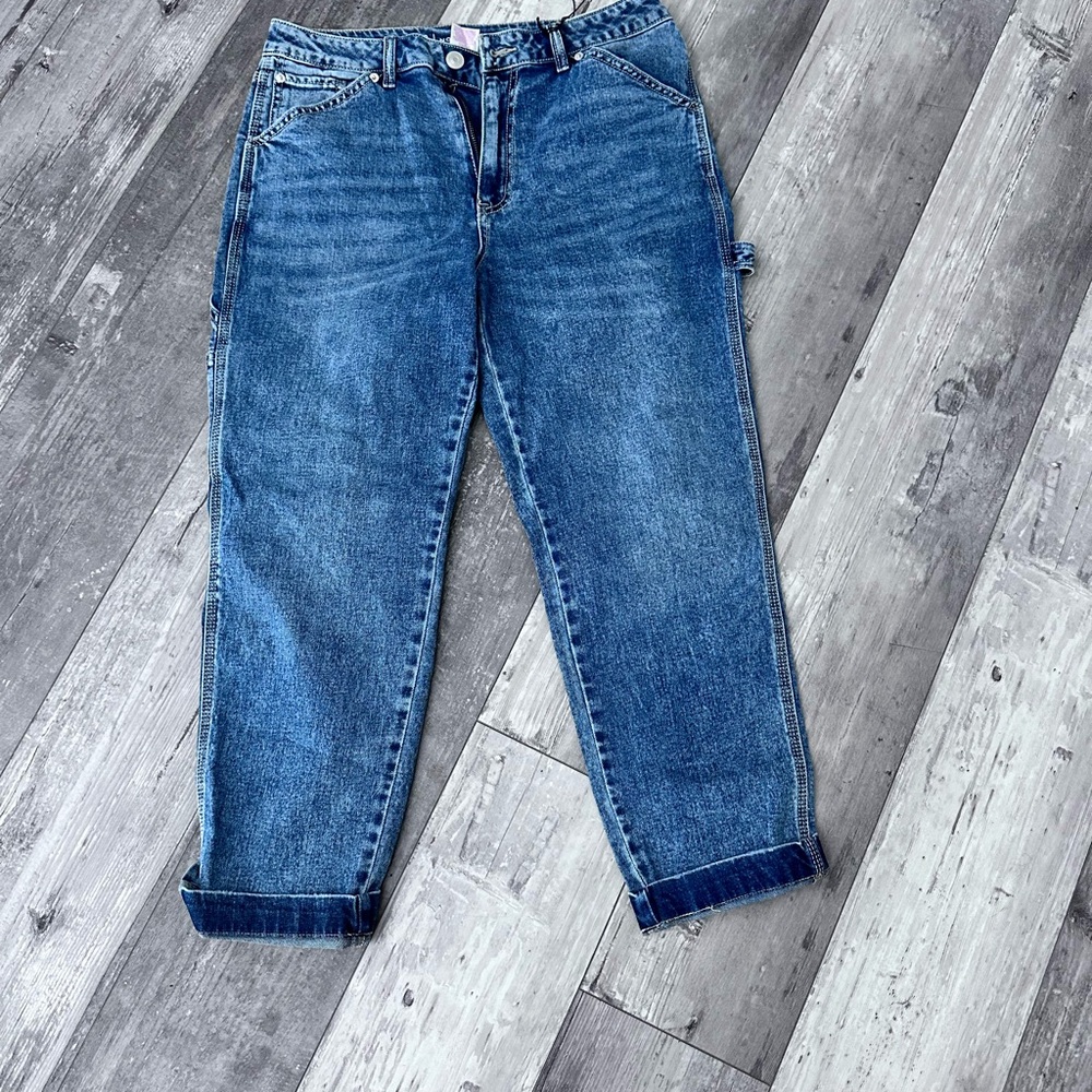 No Boundaries Distressed Blue Jeans cropped length